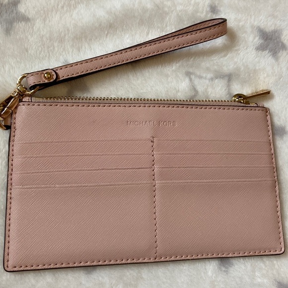 Michael Kors crossbody Wallet on the Chains/ clutch - Picture 13 of 14